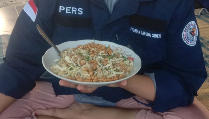Bubur Ayam Ikan Tuna Jadi Buruan Sarapan, Cita Rasa Unik di Jalan Raya Kapas Kampung Surabaya