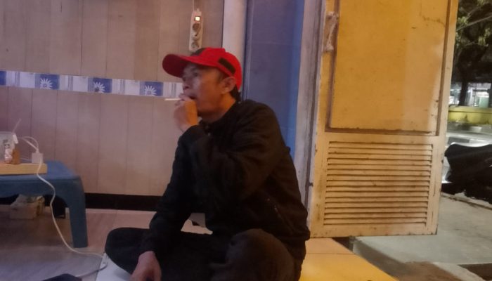 Ngopi di Warkop Auul Kedung Cowek Jadi Pilihan Warga untuk Bersantai