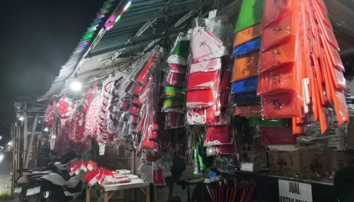 Qonita Cell Sediakan Perlengkapan Kemerdekaan Terlengkap di Kecamatan Kresek, Sambut HUT RI ke-81.