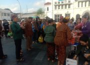 Wanita Pelestari Sanggul Indonesia Tebar Kepedulian, Puluhan Warga Antre Makanan Gratis di Kota Baru JMP