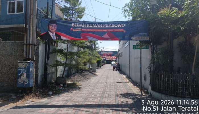 Spanduk Program Bedah Rumah Prabowo Terpasang di Tambaksari, Warga Diingatkan Waspadai Pungutan Liar