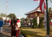 MERAH PUTIH BERKIBAR NENG MAKAM WR SOEPRATMAN, PESERTA UPACARA HUT RI KE-81 DO KANGGO BUSANA ADAT NUSANTARA