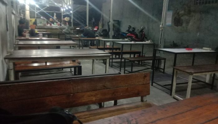Ngopi Nyaman, Parkir Aman. Warkop Parkiran Tante Jadi Rujukan Baru Warga Setempat di Jalan Raya Kenjeran 265 Kota Surabaya