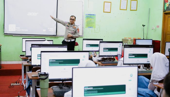 Polres Gresik Perkuat Literasi Digital, Ratusan Pelajar SMAN 1 Gresik Dapat Edukasi AI