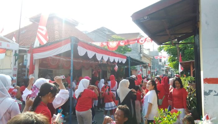 Semarak HUT ke-80 RI, Warga RT 02/RW 02 Antusias Ikuti Jalan Sehat