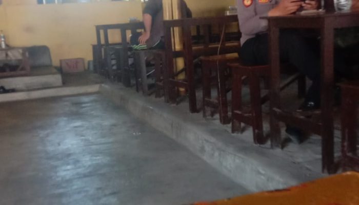 Polisi Piket Malah Nonggkrong dan Bermain Game Online di Warkop Harmoni, Warga Geram