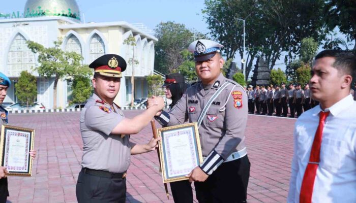 Lima Personel Polres Gresik Raih Penghargaan atas Prestasi Pelayanan Prima Tingkat Nasional