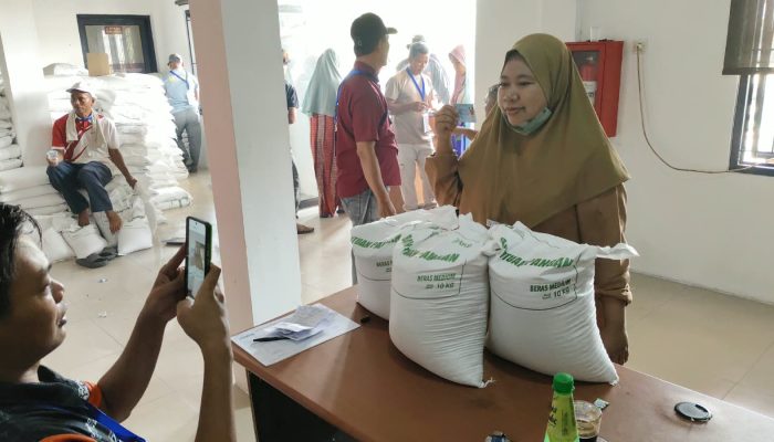 Penyaluran Beras Bansos di Desa Kaliasin, 1.363 Penerima Dibagi Dua Tahap