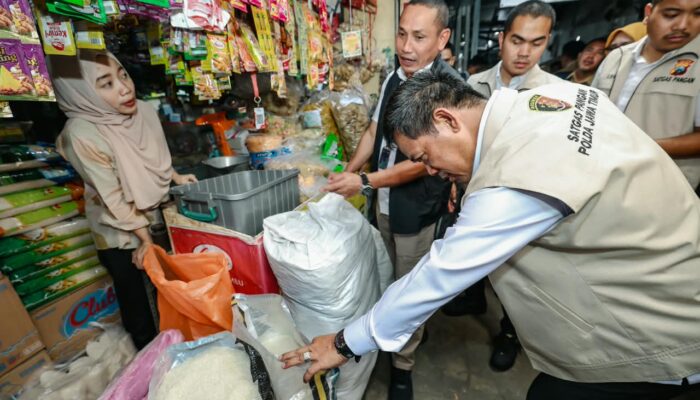 Satgas Pangan Polda Jatim Sidak Pasar Pucang, Usut Beras Premium di Atas HET