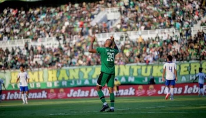 Alex Martins Hancurkan PSIM di Menit 81, Persebaya Menang Dramatis di GBT