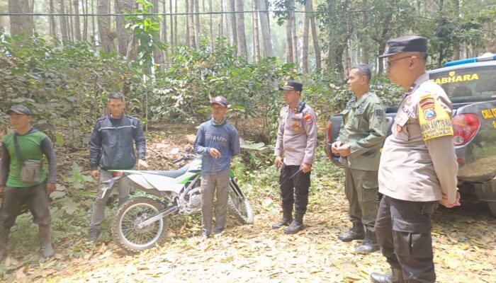 Cegah Karhutla, Polres Bondowoso Patroli Kawasan Hutan, Ingatkan Sanksi Hukum Pembakar Hutan