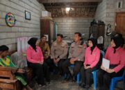 Polres Kediri Sambangi Marfel, Bocah Kelas 5 SD yang Berjuang Rawat Ibunya