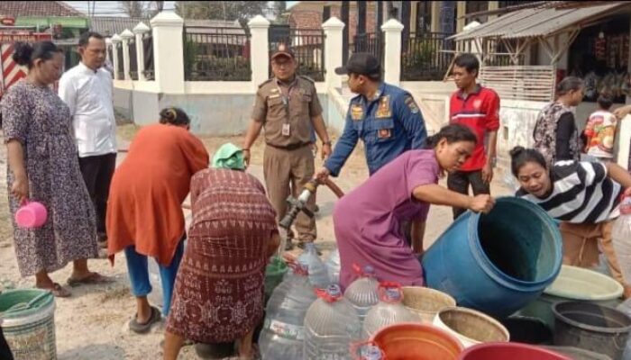 BPBD Kabupaten Tangerang Salurkan Air Bersih ke 43 KK Warga Kampung Asem Desa Kubang