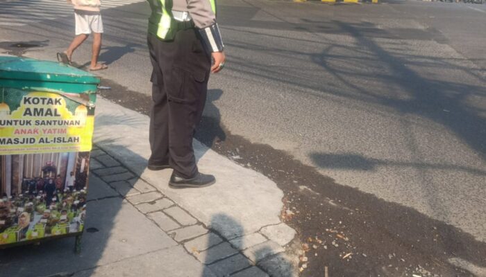 Pos Awal Tambaksari 12 dan Gabungan Lantas Polrestabes Surabaya Kawal Arus Pagi di Jl Kedung Cowek