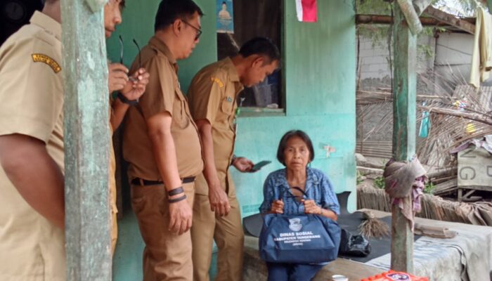 Dinas Sosial Kabupaten Tangerang Salurkan Bantuan Sembako untuk Lansia Sakit di Sirnagalih Kaliasin
