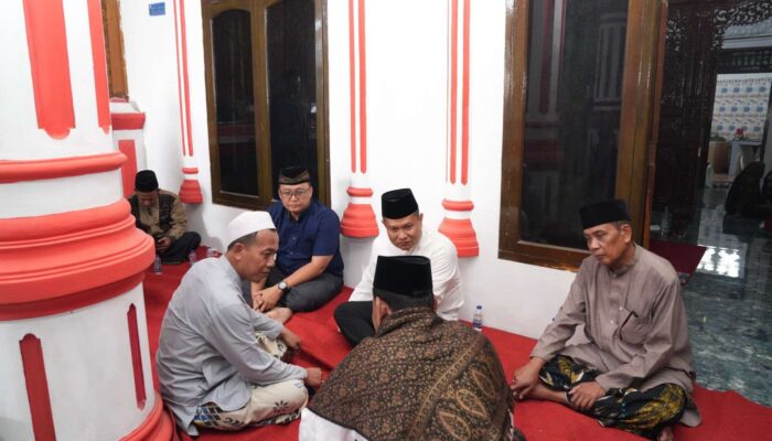 Kapolda Banten Melayat ke Rumah Duka Almarhum KH Ariman Anwar, Sampaikan Belasungkawa dan Doa