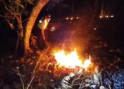 Respons Cepat, Polsek Widodaren dan Tim Gabungan Padamkan Titik Api Karhutla di Ngawi