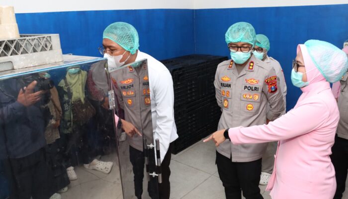 Pastikan Higienis, Kapolres Malang Cek Pilot Project MBG Konsep Prasmanan
