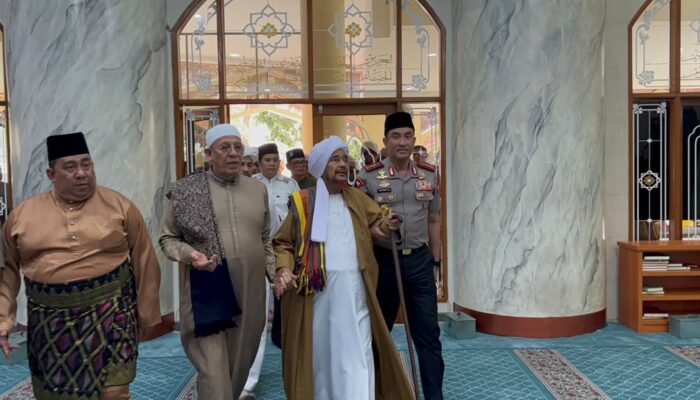 Kapolri Silaturahmi dengan Habib Umar bin Hafidz, Perkuat Sinergi Ulama dan Polri