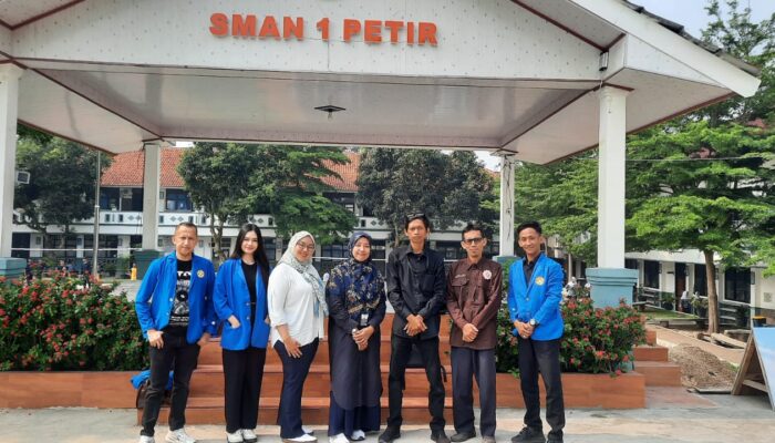Dosen UNPAM Serang Latih Komunikasi Bahasa Inggris Siswa SMA Negeri 1 Petir Melalui Pendekatan Communicative Language Teaching Berbasis Digital