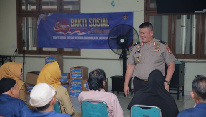 Hari Jadi ke-75 Humas Polri, Divhumas Polri Gelar Bakti Sosial untuk Lansia dan Anak Yatim