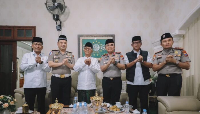 Perkuat Sinergi Kamtibmas, Kapolda Jatim Silaturahmi dengan Sejumlah Ulama di Kediri