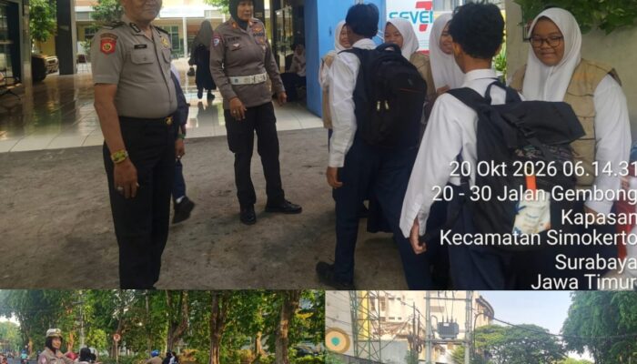 Polsek Pabean Cantikan Gelar Gatur Pagi di SMPN 8 Surabaya, Jamin Kelancaran Arus Lalu Lintas