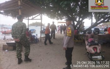 Polri Bergerak Cepat, Polsek Pulomerak Bantu Evakuasi Korban Laka Laut di Perairan Pulau Tempurung
